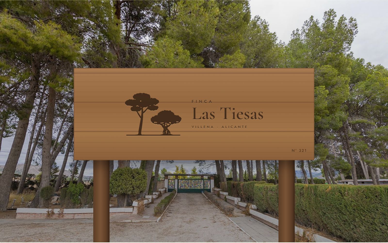Wooden entrance sign, engraved in one colour.