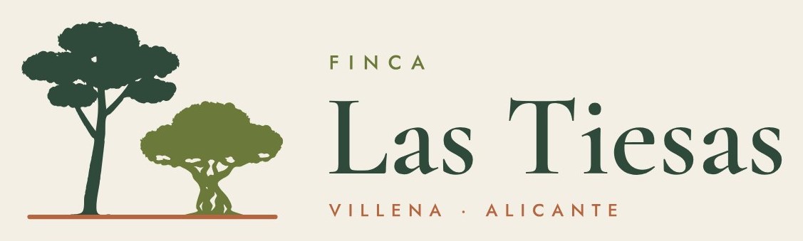 Logotipo de Finca Las Tiesas: un pino y un olivo junto al nombre